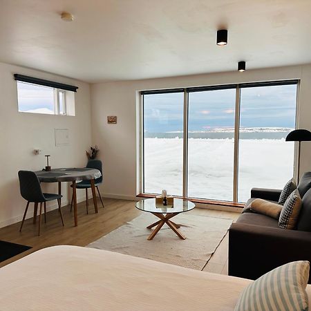 Waterfront Fjord House Hotel Arskogssandur Bagian luar foto