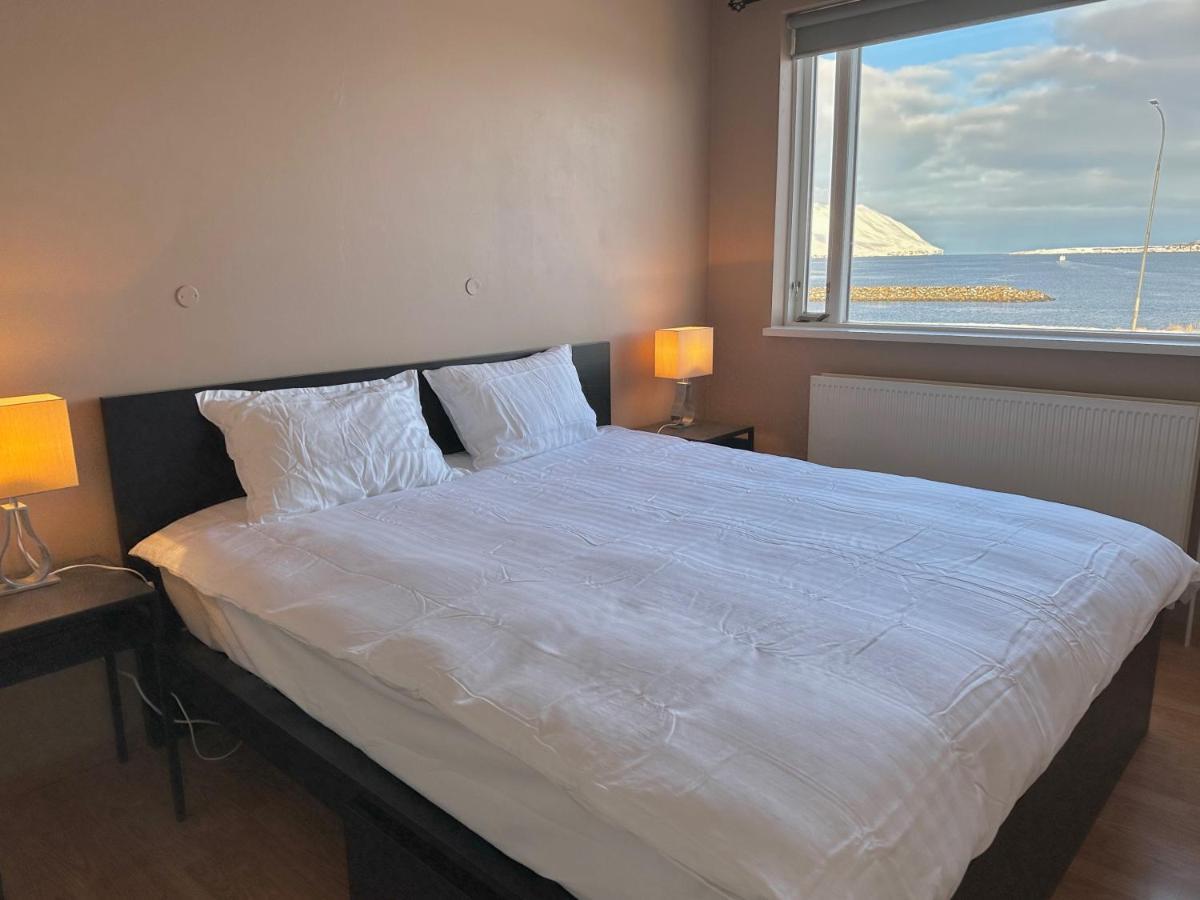 Waterfront Fjord House Hotel Arskogssandur Bagian luar foto