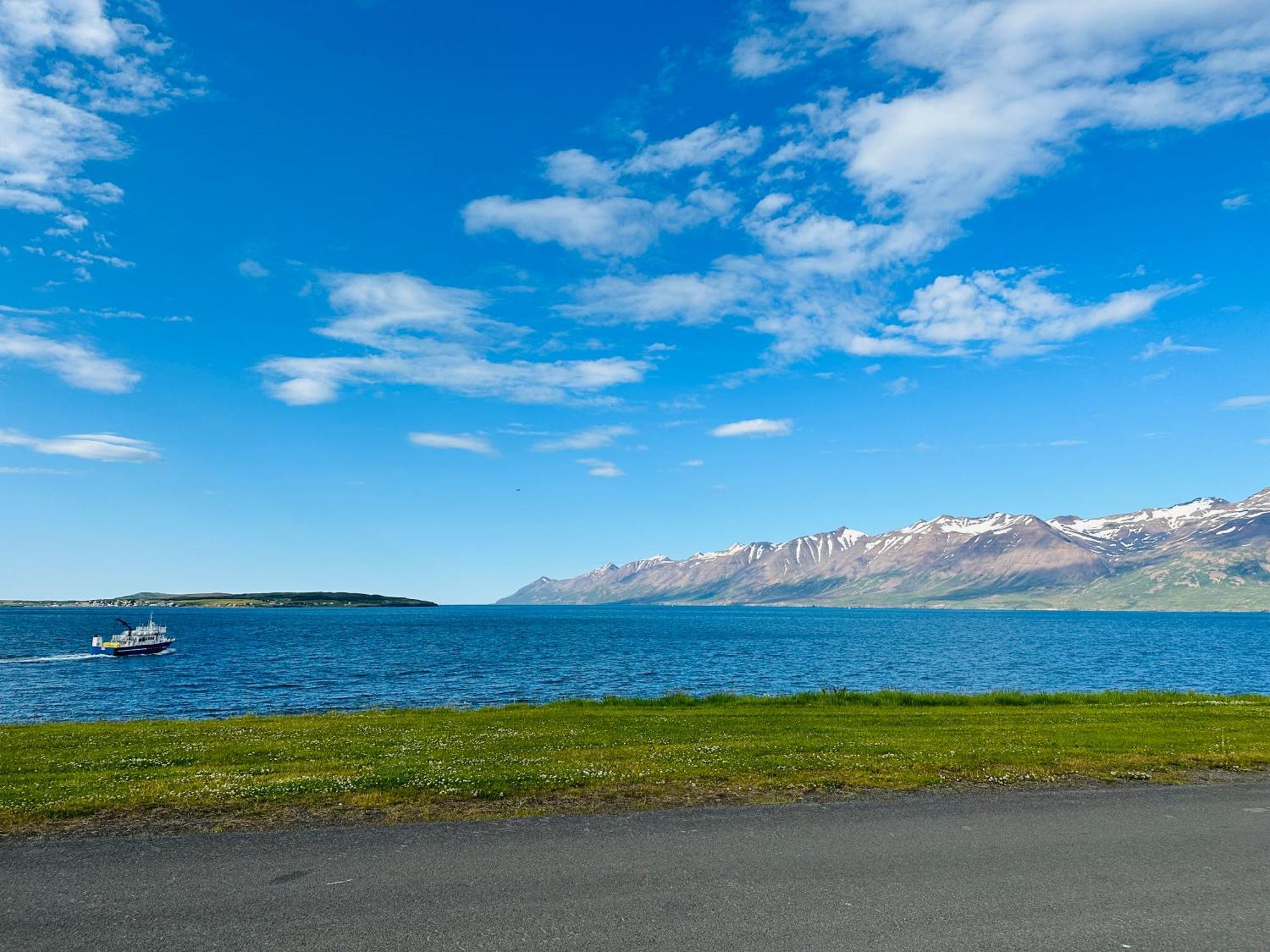 Waterfront Fjord House Hotel Arskogssandur Bagian luar foto